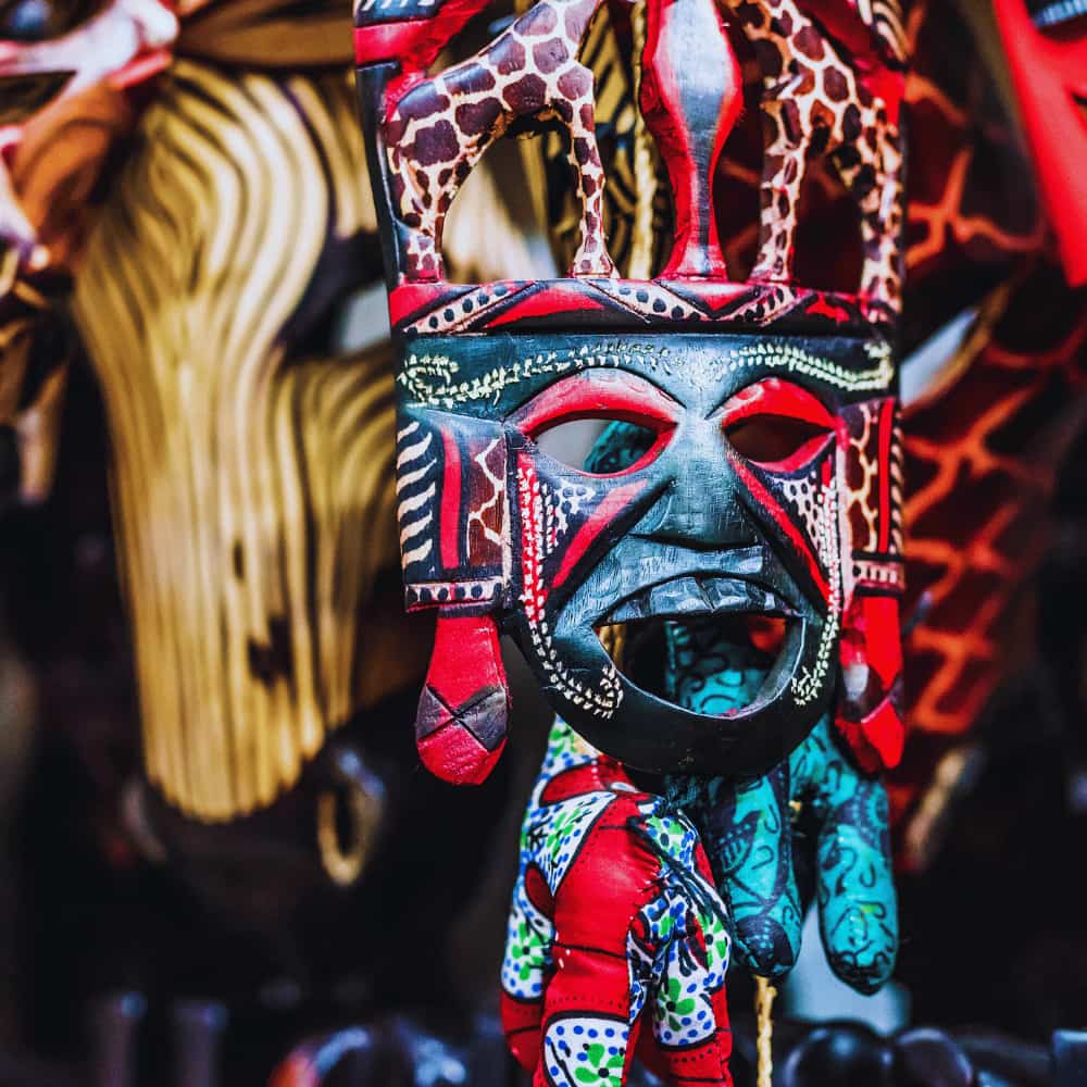 4 à 7 ans - Qui se cache derrière le masque ?